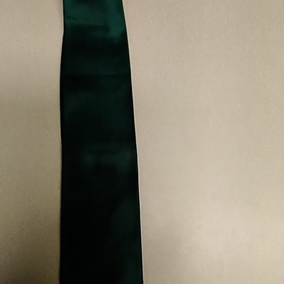Green tie - Picture 1 of 2